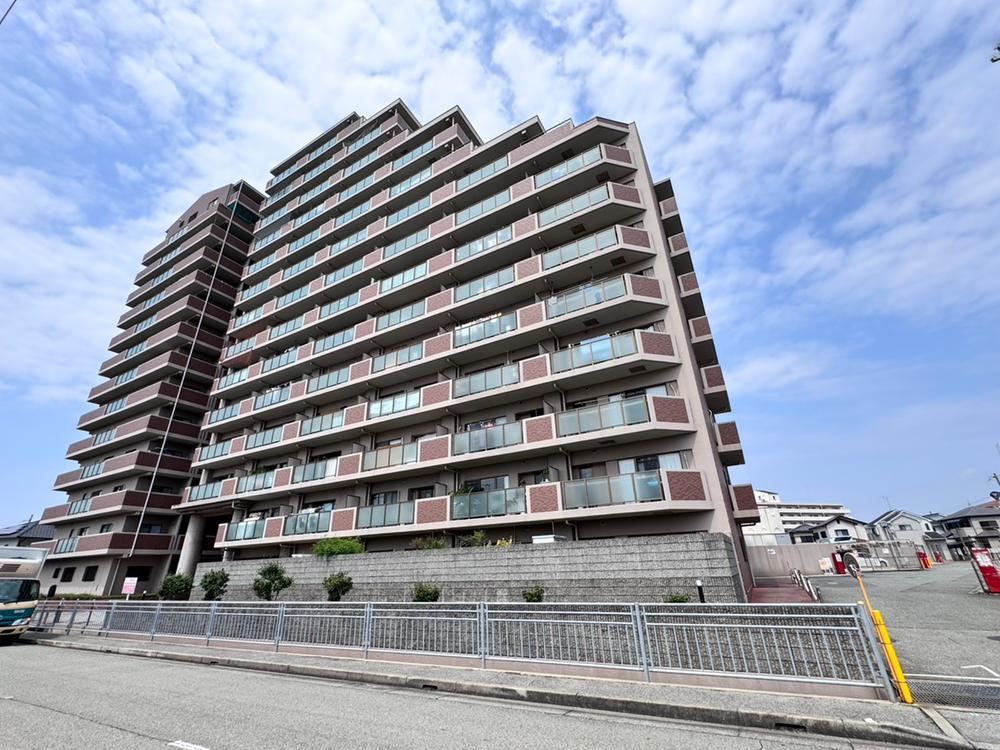 3LDK apartment in Akashi, Hyogo - Photo 1