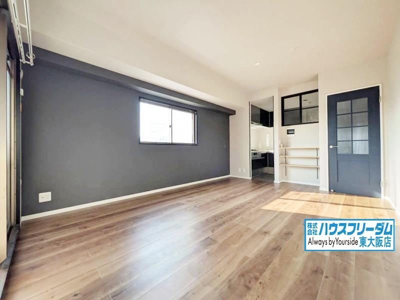 3LDK apartment in Higashiosaka, Osaka - Photo 1