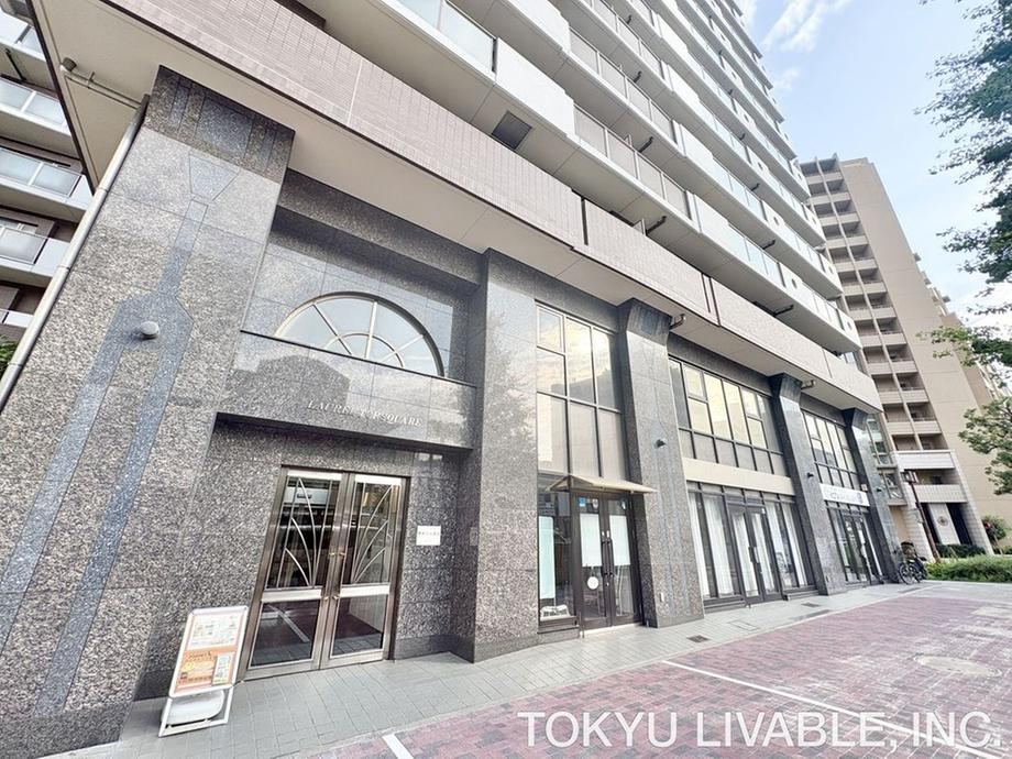 2LDK apartment in Chuo Ward, Kobe, Hyogo - Photo 1