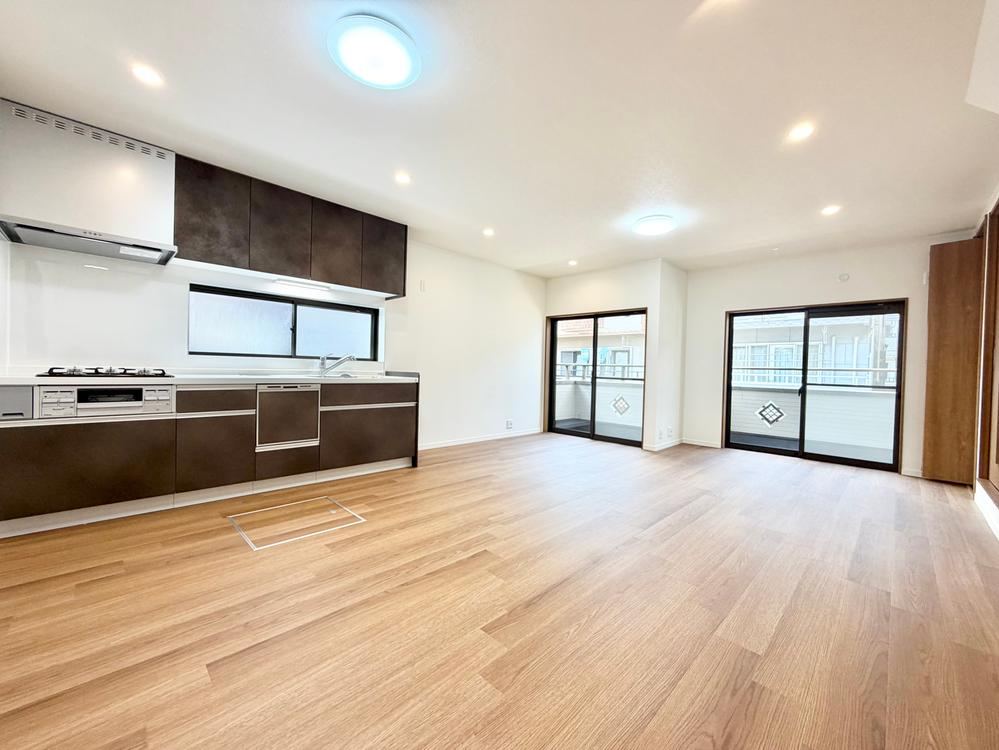 4LDK house in Higashiosaka, Osaka - Photo 1