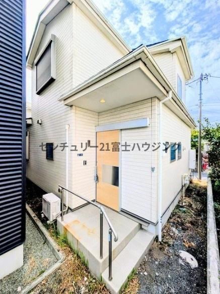 3LDK house in Fujisawa, Kanagawa - Photo 1