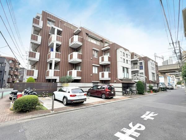3LDK apartment in Shinagawa Ward, Tokyo - Photo 1