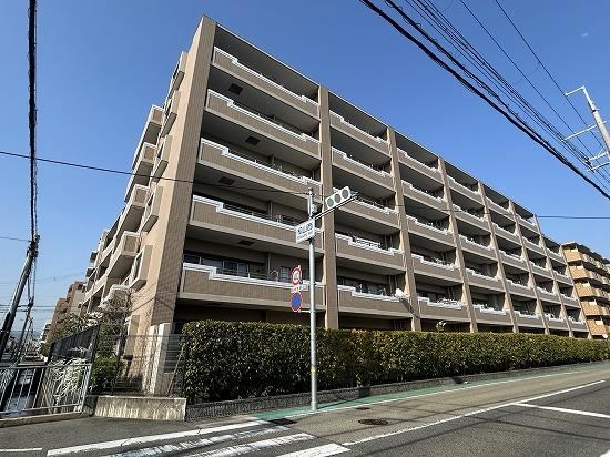 4LDK apartment in Nishinomiya, Hyogo - Photo 1