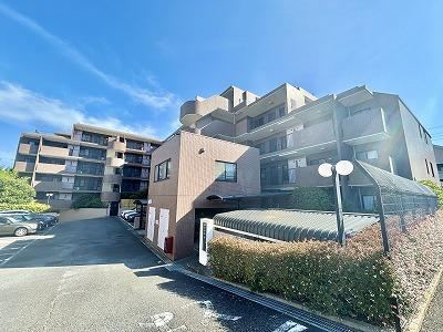 4LDK apartment in Oiso, Naka District, Kanagawa - Photo 1