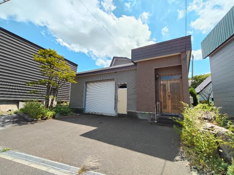 8LDK house in Ebetsu, Hokkaido - Photo 1