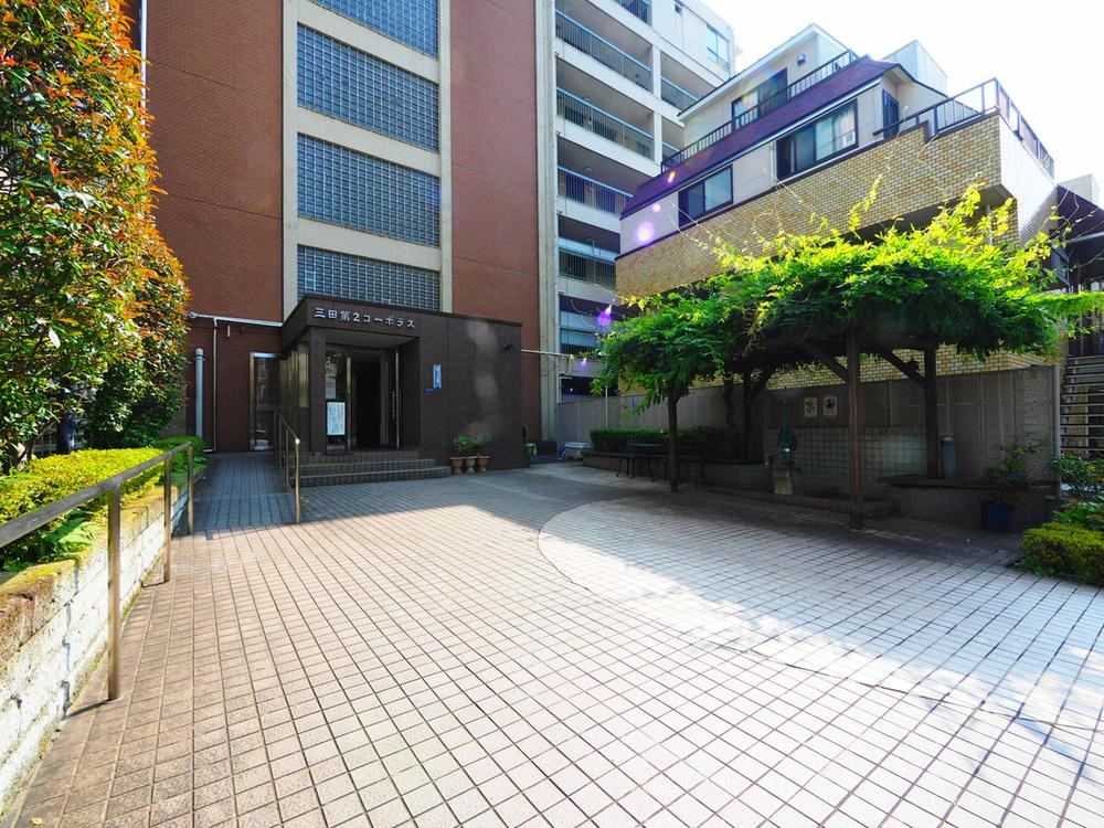 2LDK apartment in Minato Ward, Tokyo - Photo 1