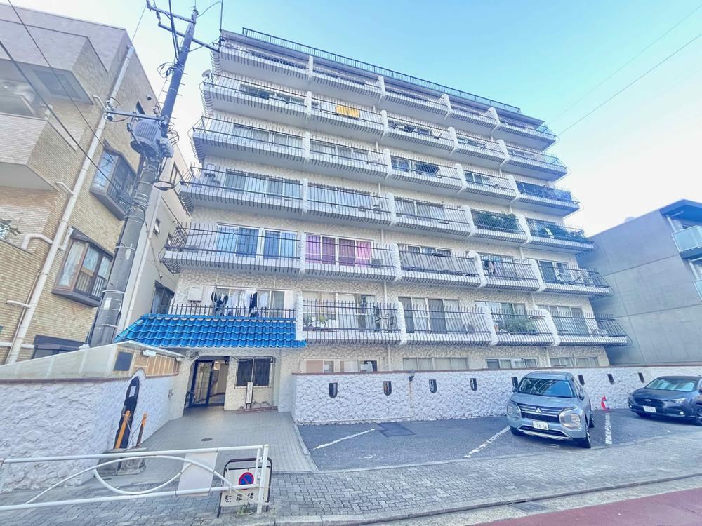 1LDK apartment in Meguro Ward, Tokyo - Photo 1