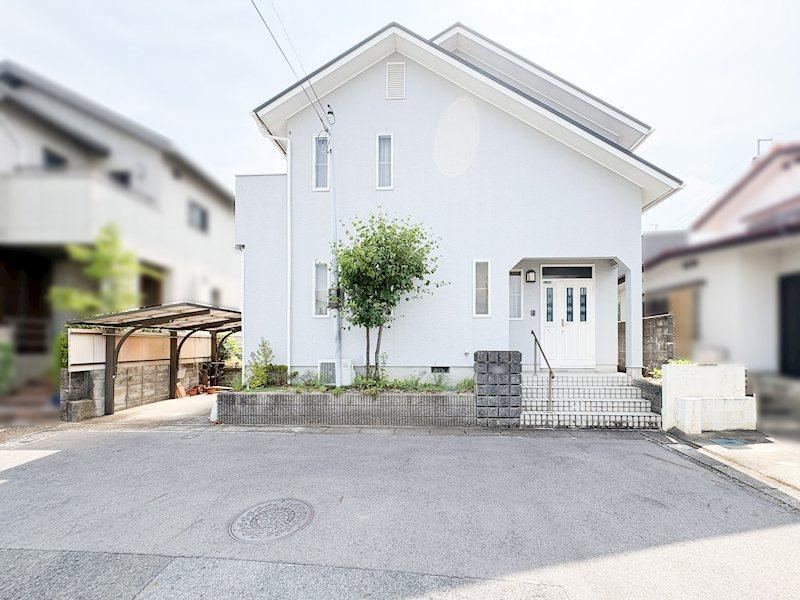 5LDK house in Kusatsu, Shiga - Photo 1