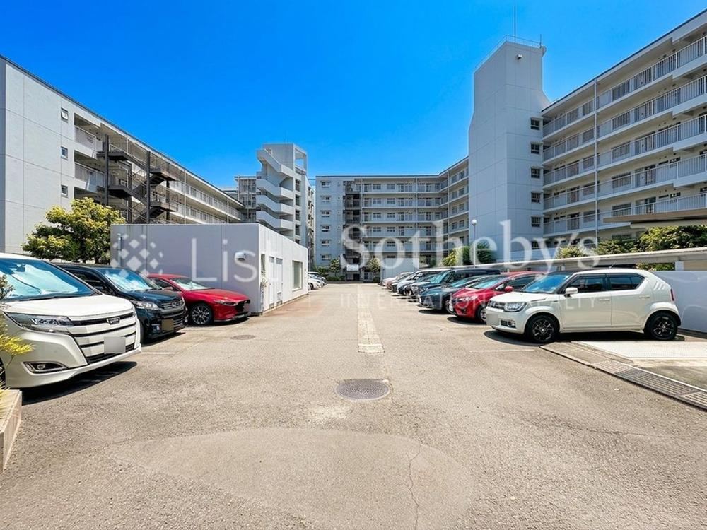 3LDK apartment in Totsuka Ward, Yokohama, Kanagawa - Photo 1