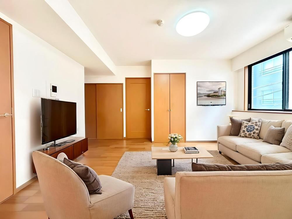 2LDK apartment in Shinjuku Ward, Tokyo - Photo 1