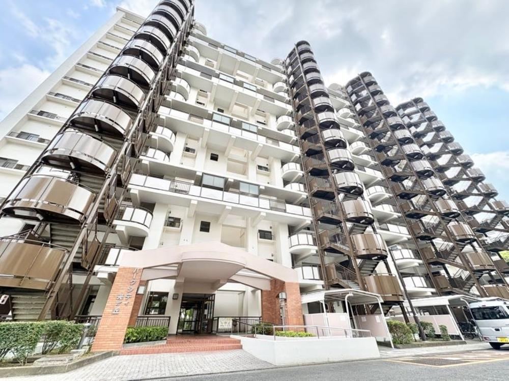 4LDK+2S apartment in Nerima Ward, Tokyo - Photo 1