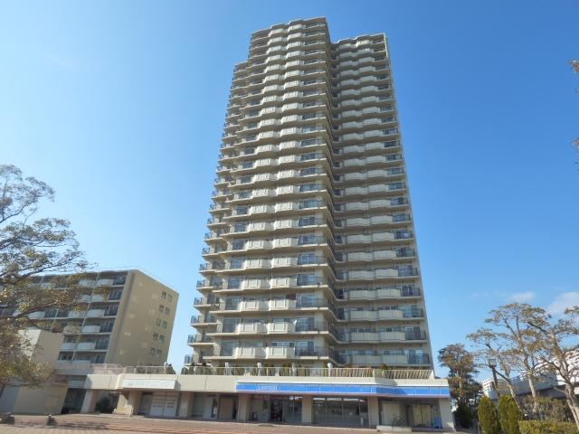 4LDK apartment in Chuo Ward, Kobe, Hyogo - Photo 1