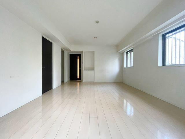 2LDK apartment in Meguro Ward, Tokyo - Photo 1