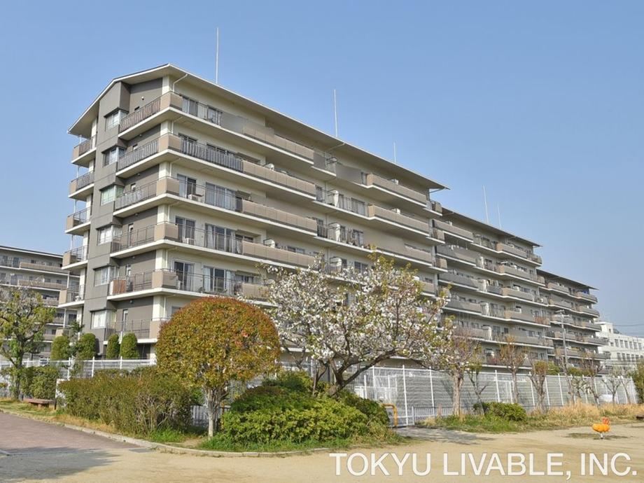 2LDK apartment in Takatsuki, Osaka - Photo 1