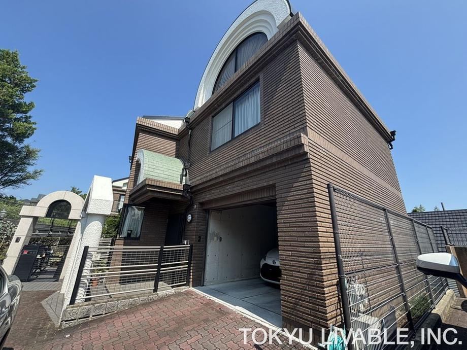 6LDK house in Mino, Osaka - Photo 1