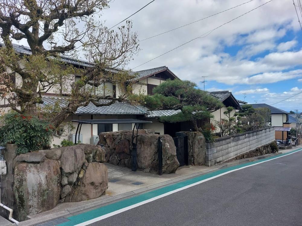 7LDK house in Takarazuka, Hyogo - Photo 1