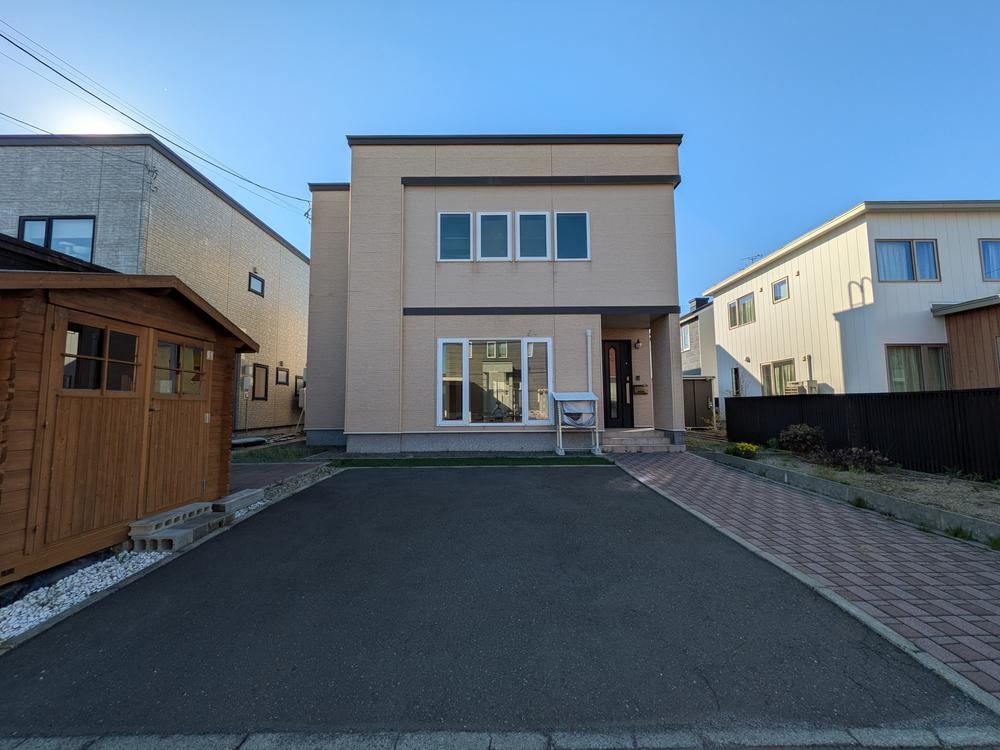 168 m² house in Ebetsu, Hokkaido - Photo 1