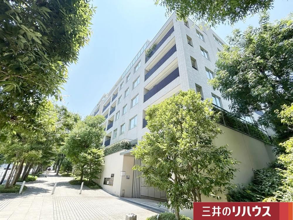 2LDK apartment in Shibuya Ward, Tokyo - Photo 1