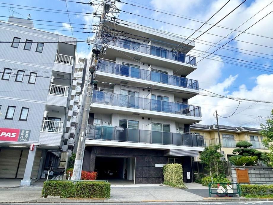 2LDK+S apartment in Fuchu, Tokyo - Photo 1
