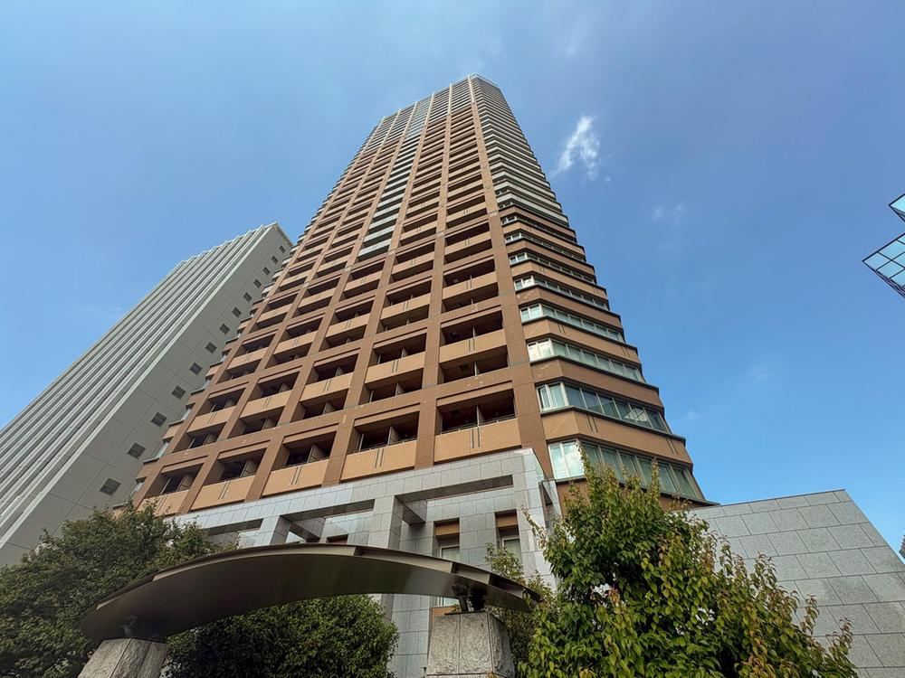 2LDK+S apartment in Chiyoda Ward, Tokyo - Photo 1