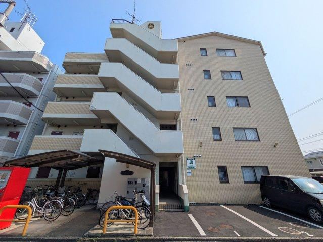 1K apartment in Matsuyama, Ehime - Photo 1