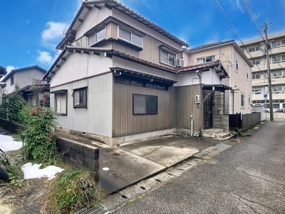 213 m² land in Kanazawa, Ishikawa - Photo 1