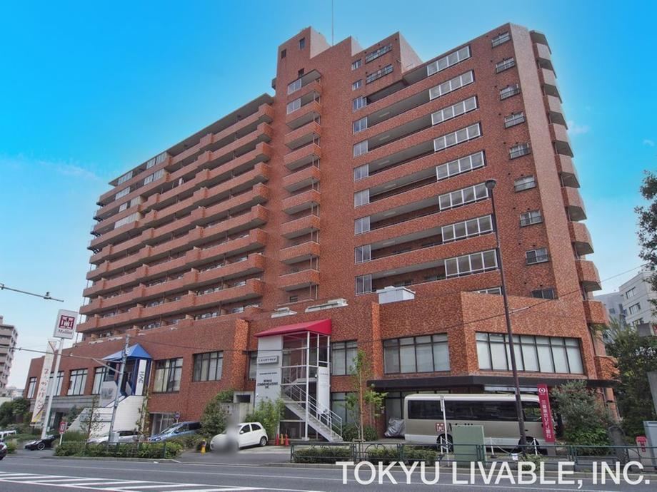 2LDK+S apartment in Shinjuku Ward, Tokyo - Photo 1