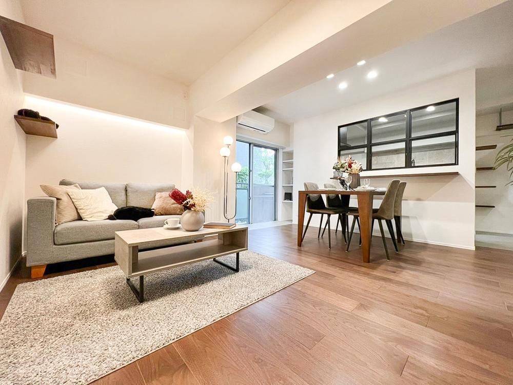2LDK apartment in Minato Ward, Tokyo - Photo 1