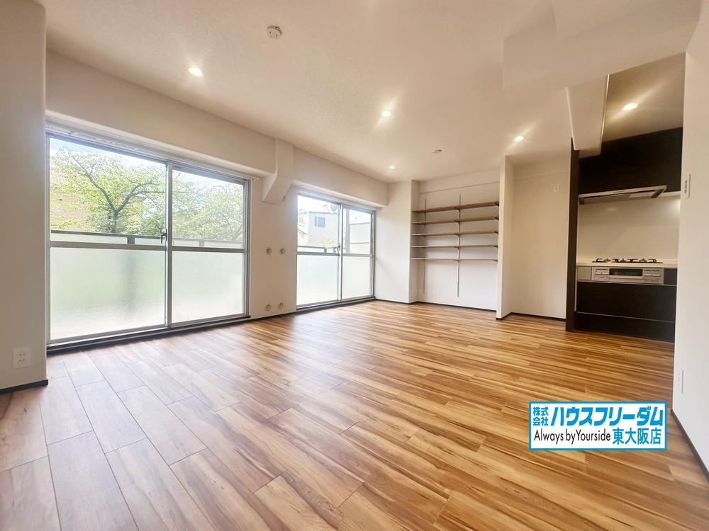 2LDK apartment in Higashiosaka, Osaka - Photo 1