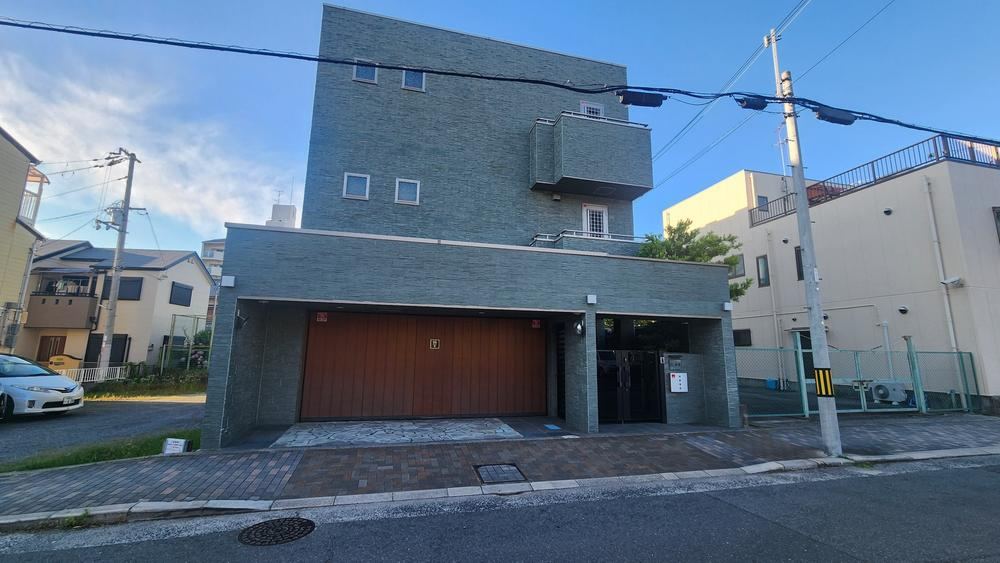 5LDK house in Daito, Osaka - Photo 1