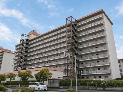 3LDK apartment in Mihama Ward, Chiba - Photo 1