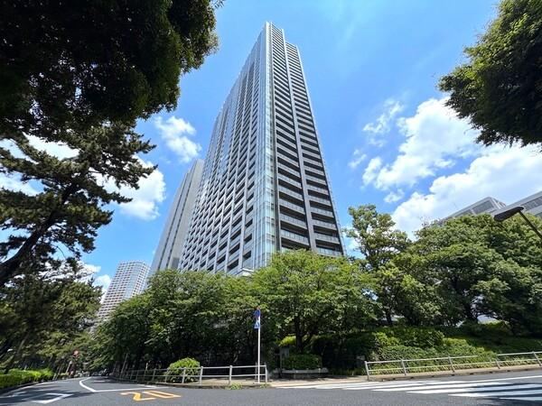 3LDK apartment in Chiyoda Ward, Tokyo - Photo 1