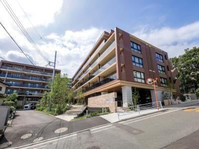 2LDK apartment in Naka Ward, Yokohama, Kanagawa - Photo 1