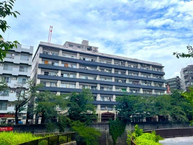 2LDK apartment in Meguro Ward, Tokyo - Photo 1