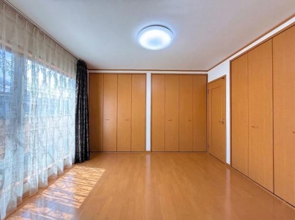 5LDK house in Mino, Osaka - Photo 1