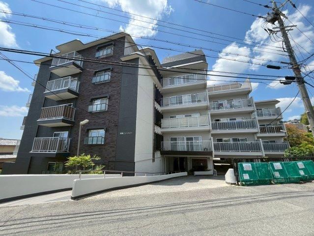 2LDK apartment in Takarazuka, Hyogo - Photo 1