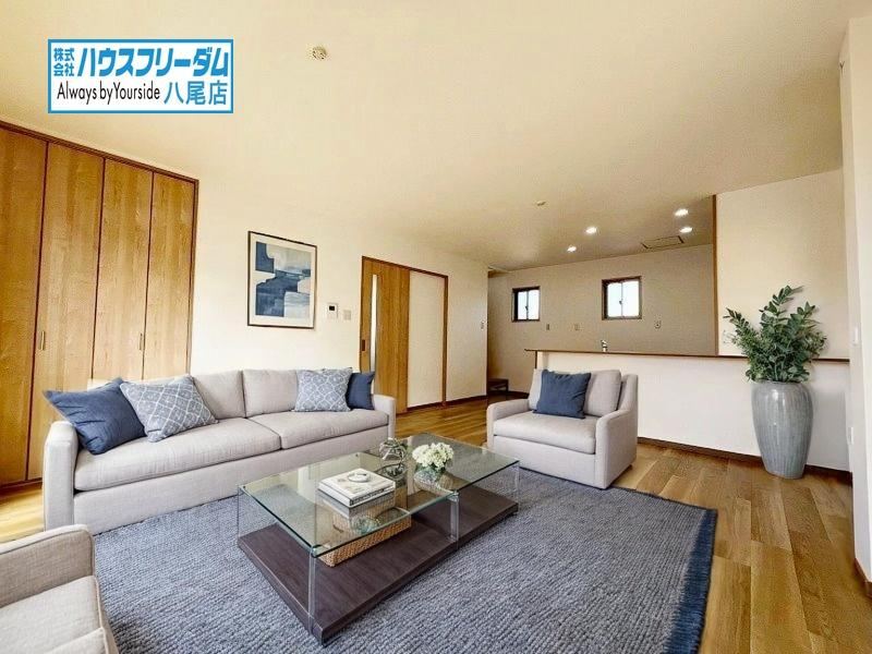 4LDK house in Yao, Osaka - Photo 1