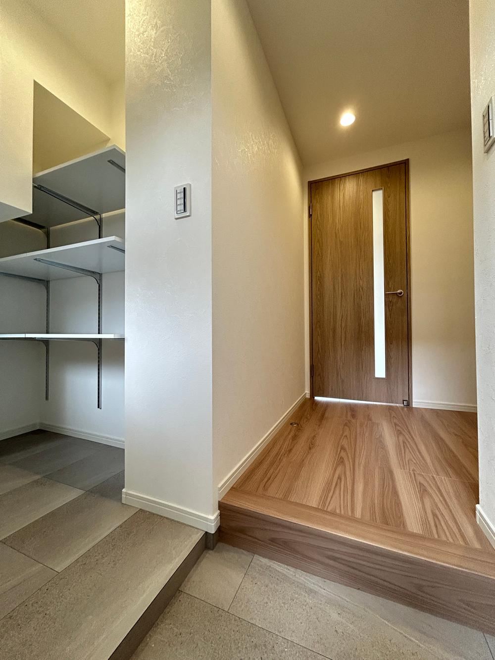 2LDK apartment in Isogo Ward, Yokohama, Kanagawa - Photo 1