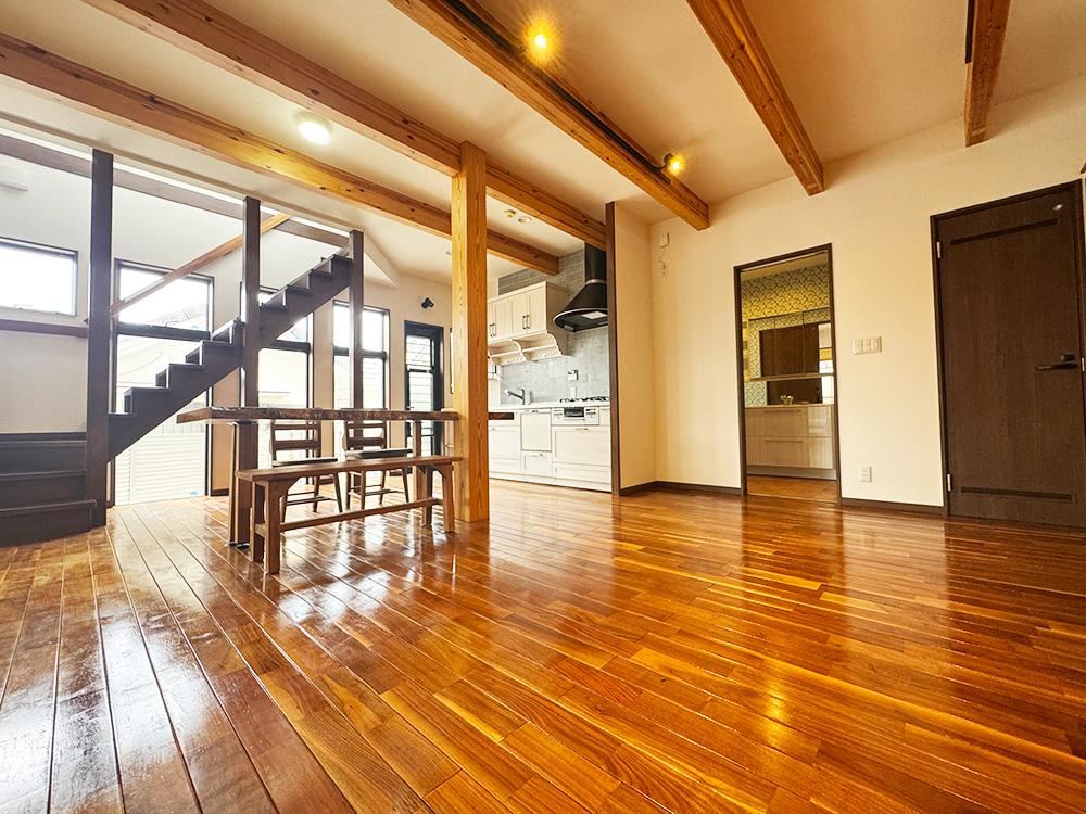 4LDK house in Toyonaka, Osaka - Photo 1