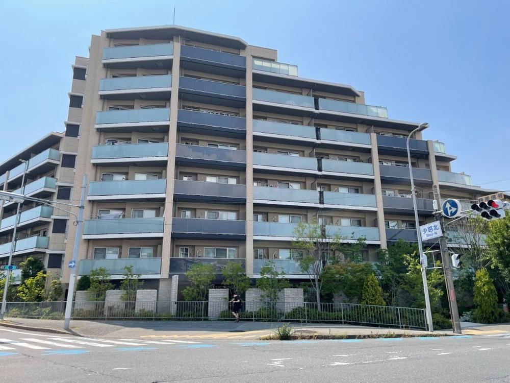 3LDK apartment in Toyonaka, Osaka - Photo 1