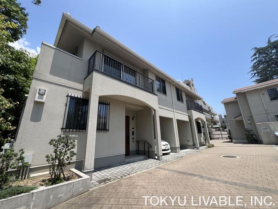 3LDK apartment in Chuo Ward, Kobe, Hyogo - Photo 1