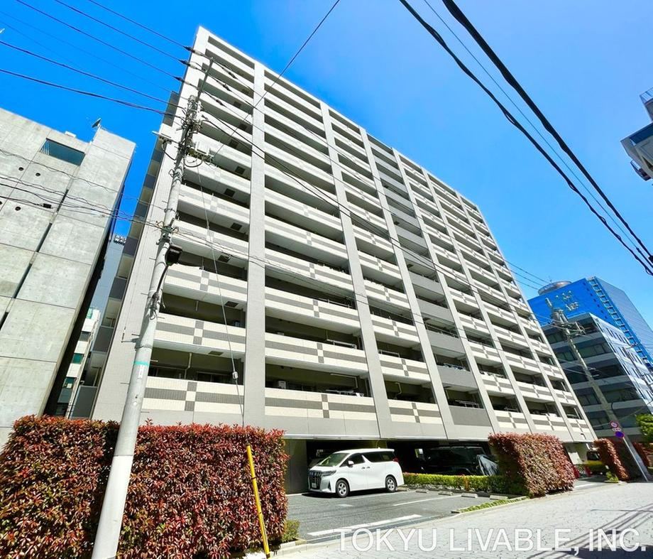 2LDK apartment in Minato Ward, Tokyo - Photo 1