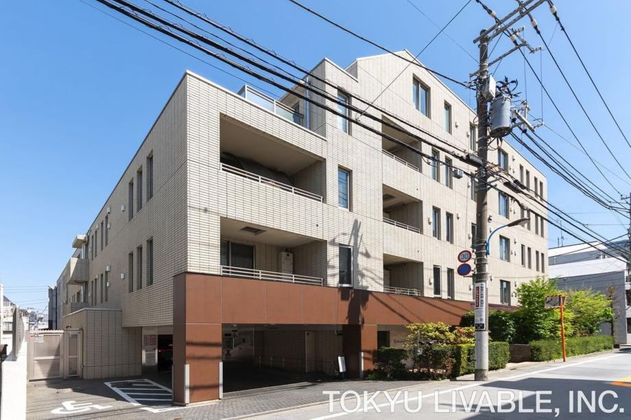 1LDK+S apartment in Shinjuku Ward, Tokyo - Photo 1