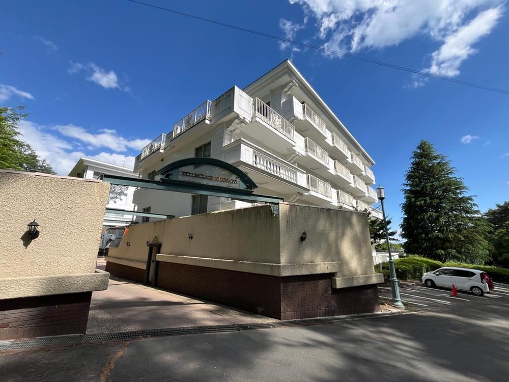 2LDK apartment in Hokuto, Yamanashi - Photo 1