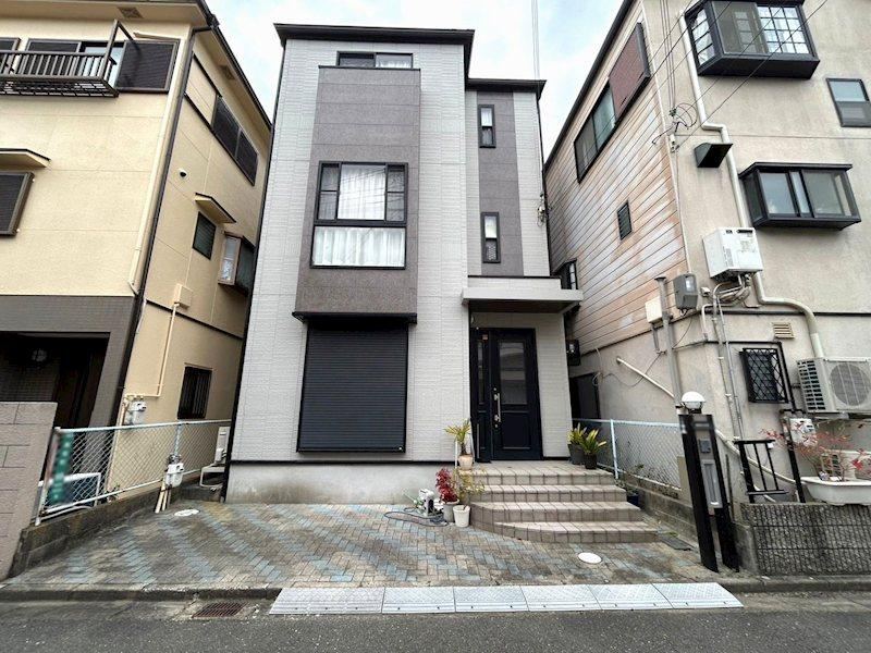 4LDK+2S house in Takatsuki, Osaka - Photo 1