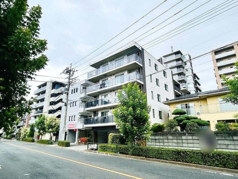 2LDK+S apartment in Fuchu, Tokyo - Photo 1