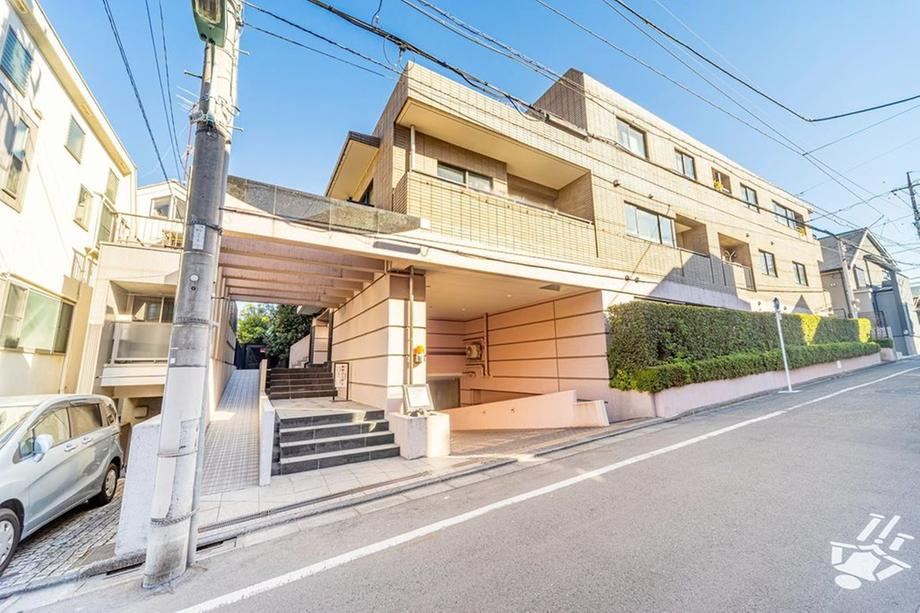 2LDK apartment in Meguro Ward, Tokyo - Photo 1