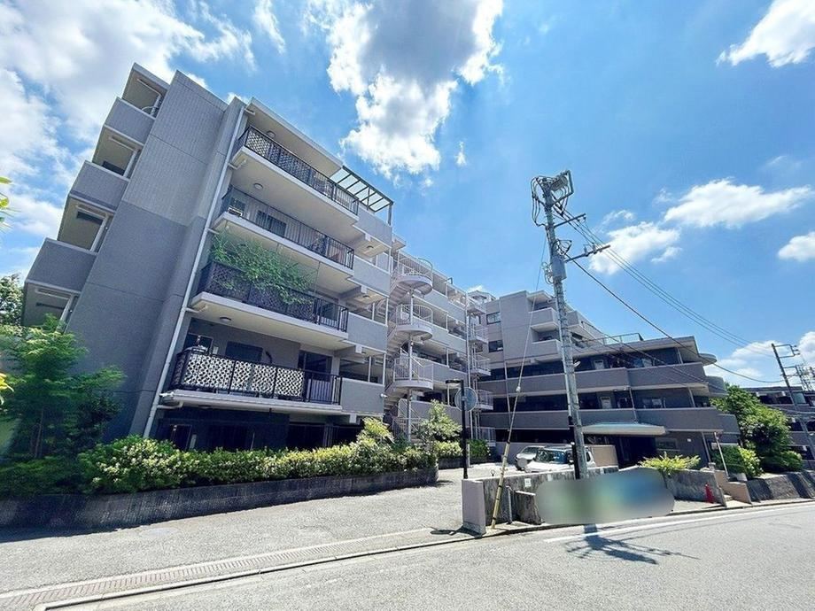 2LDK+S apartment in Tama, Tokyo - Photo 1