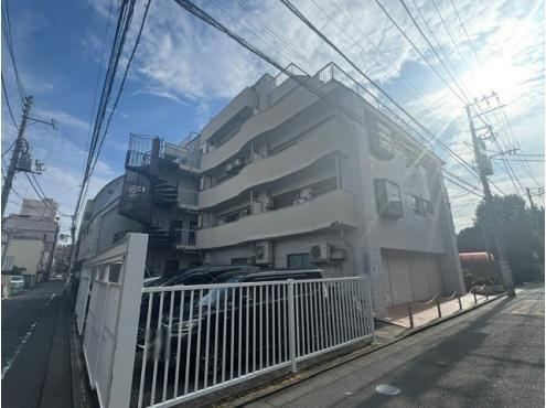 2LDK apartment in Shinjuku Ward, Tokyo - Photo 1