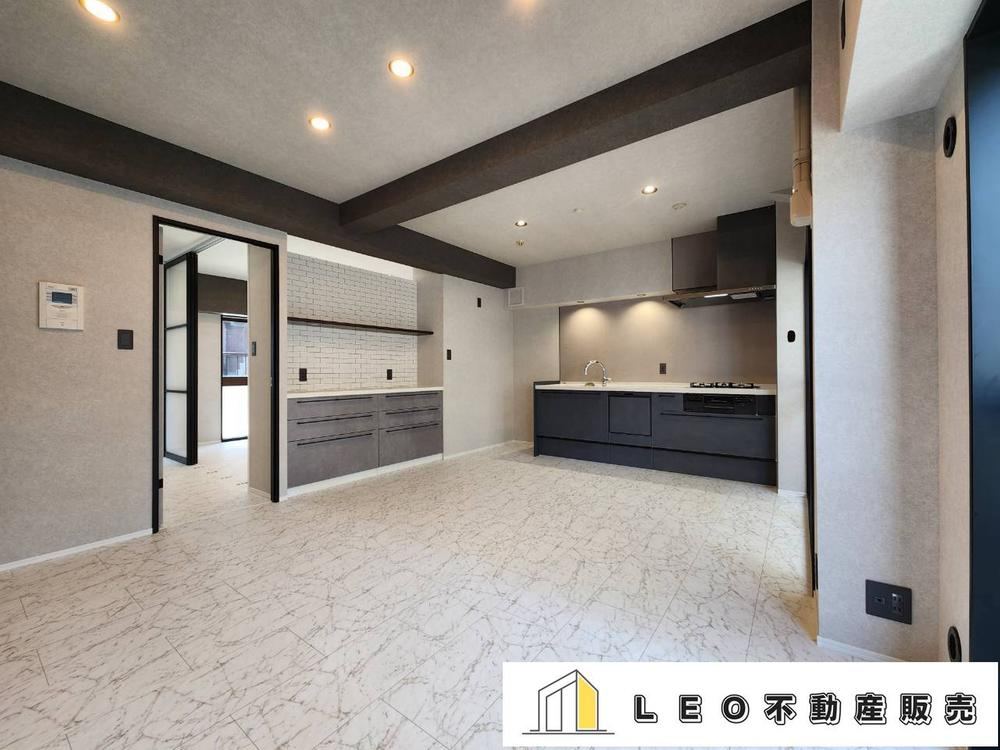 2LDK apartment in Chuo Ward, Kobe, Hyogo - Photo 1